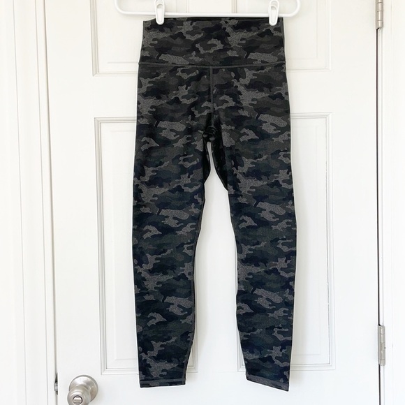 FABLETICS Define Powerhold Midrise leggings size XS/S grey black camo - Picture 3 of 9